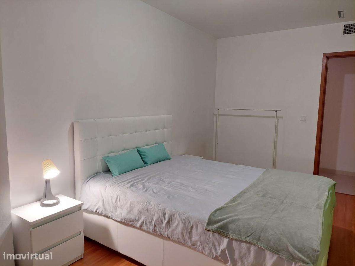 Quarto - localizado em Setubal - Grande imagem: 5/8