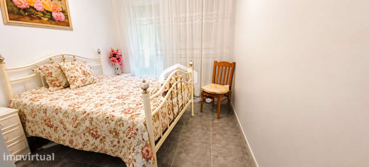 Moradia  T2 constituída por 2 pisos com quintal e terraços-18