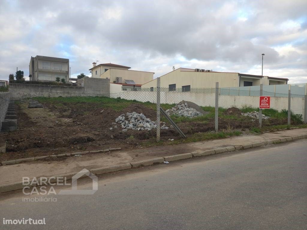 Lote em Tamel (São Veríssimo) - Barcelos