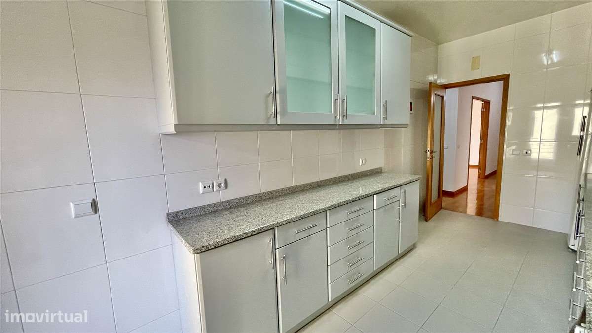 T3 Centro-Póvoa de Varzim-aparcamento-12