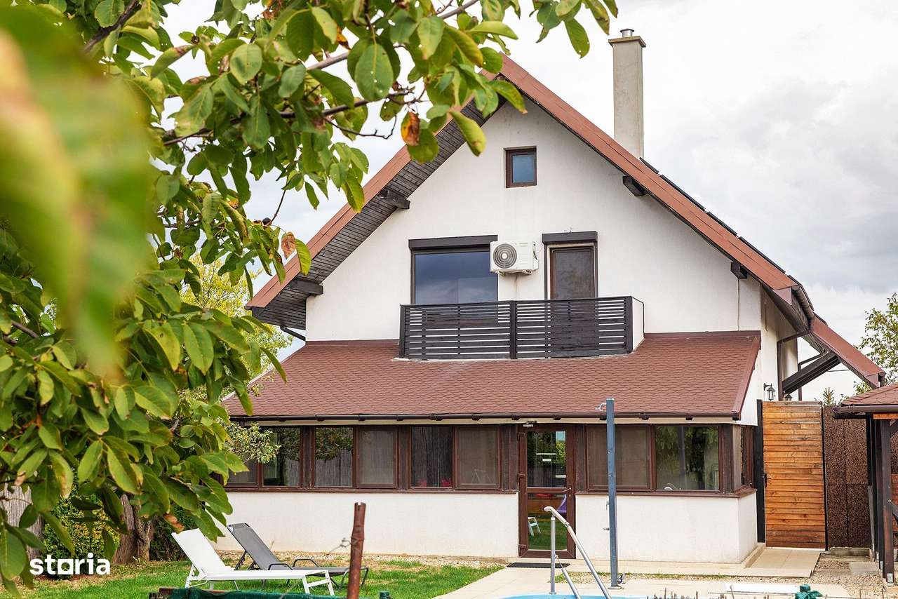 Vilă 5 dormitoare, 4 băi, 2 248mp teren, piscină. Preț: 229 000 E. - Imagine principală: 3/20