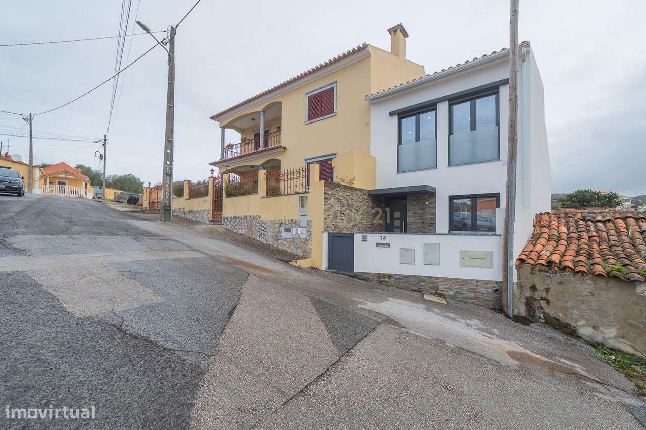 Moradia T3 localizada na aldeia de Cheleiros - Mafra-40