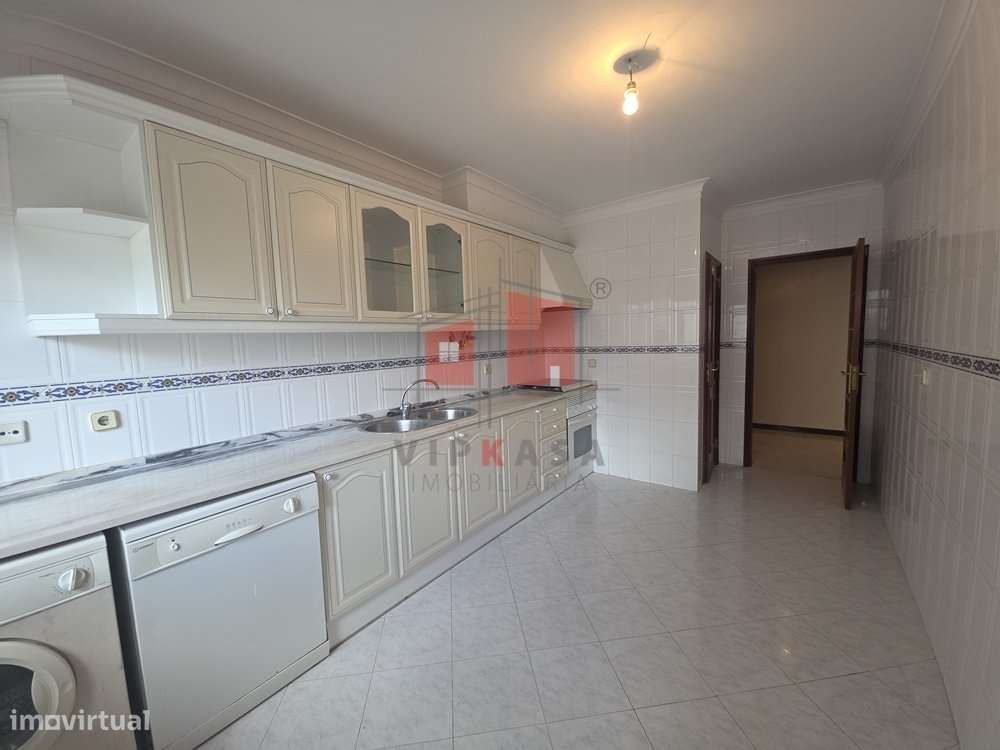 Apartamento T2 com Garagem-3