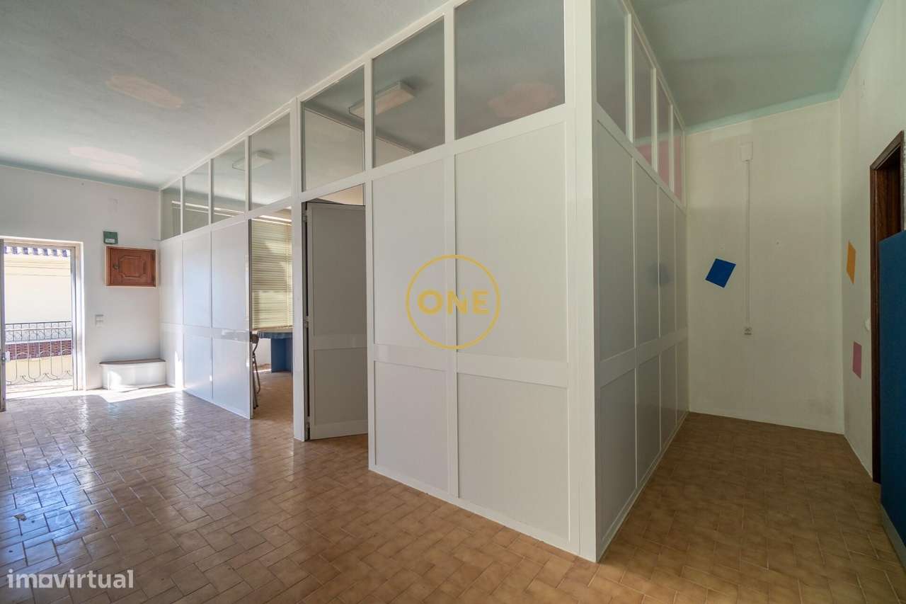 Prédio em propriedade total com 5 divisões independentes - Povoa da Ga-44