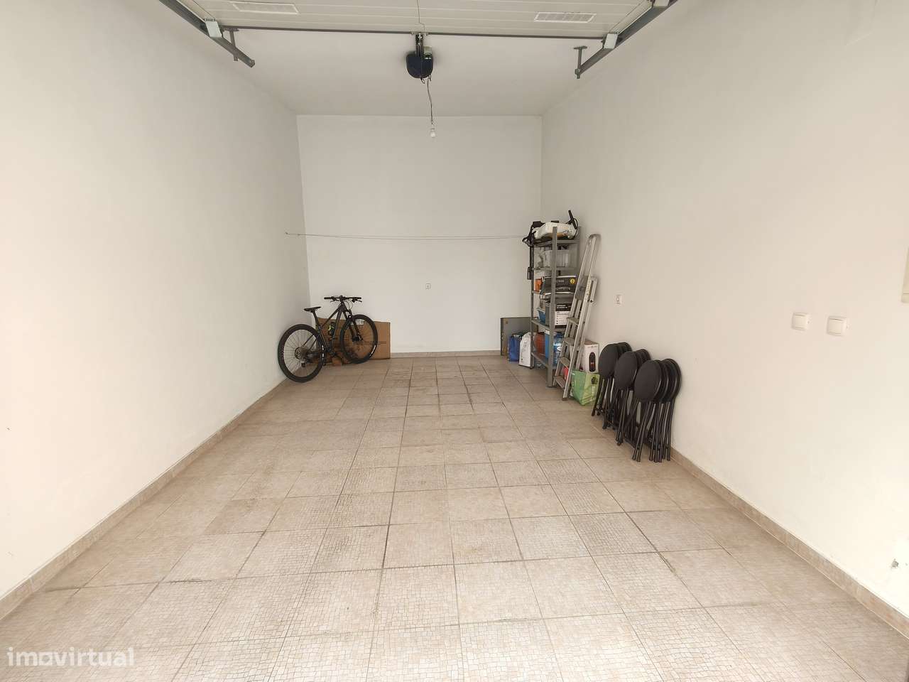 Apartamento T2 com Garagem BOX em Almeirim-23