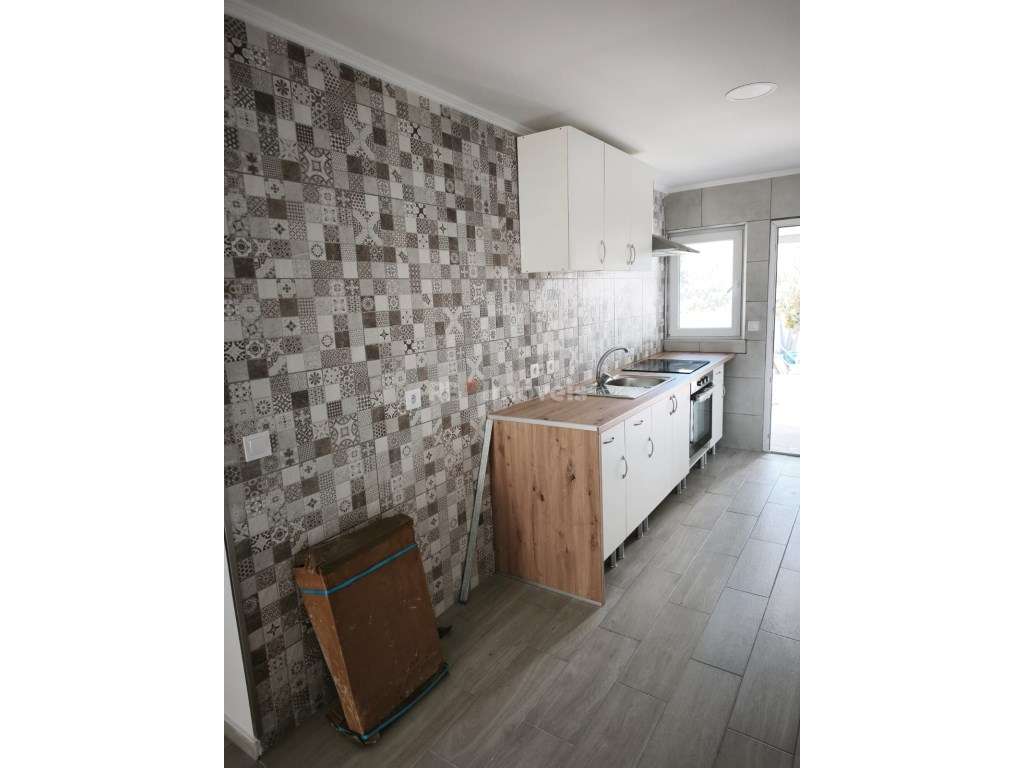 Moradia T3 recuperada em Meia Via - Torres Novas - Grande imagem: 5/12