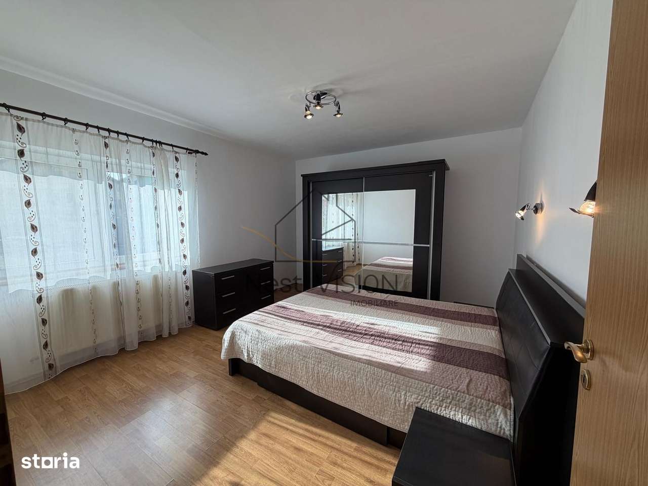 Apartament spațios cu 4 camere cu garaj - zona Ștrand-8
