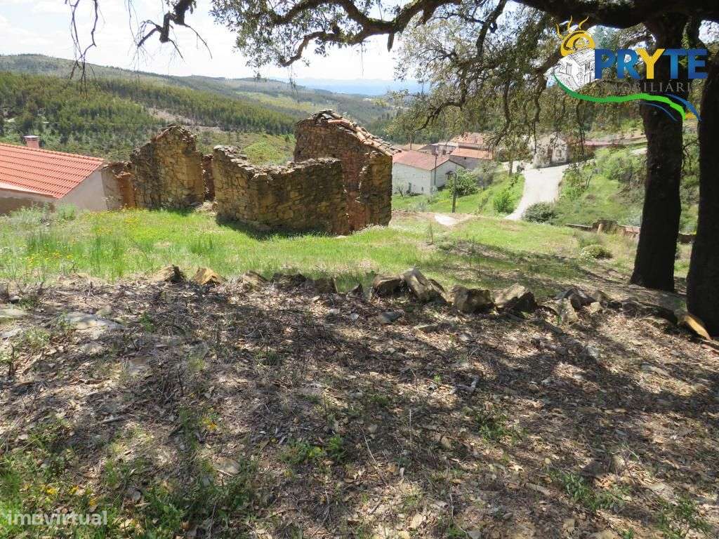 Ruína com pequeno logradouro a 15 minutos da Vila da Sertã - Grande imagem: 4/31