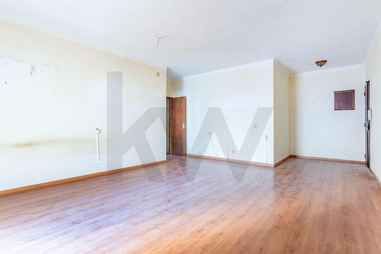 Oportunidade Única: Apartamento T2 com Logradouro para remodelação no - Grande imagem: 3/20