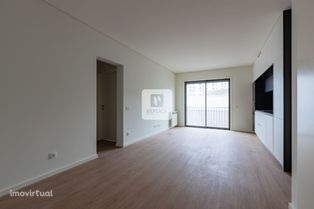 Apartamento T2 Novo com Garagem e Arrumos nas Antas