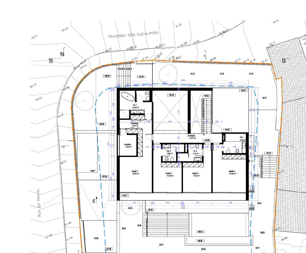 Moradia T4 contemporânea com jardim e piscina no bairro da Martinha, E-28