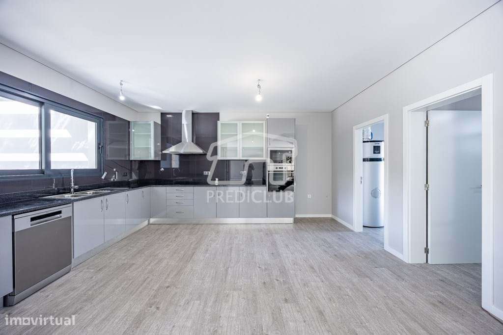 MORADIA T3 A ESTRIAR DE ESTILO MODERNO NO FUNCHAL - Grande imagem: 4/19