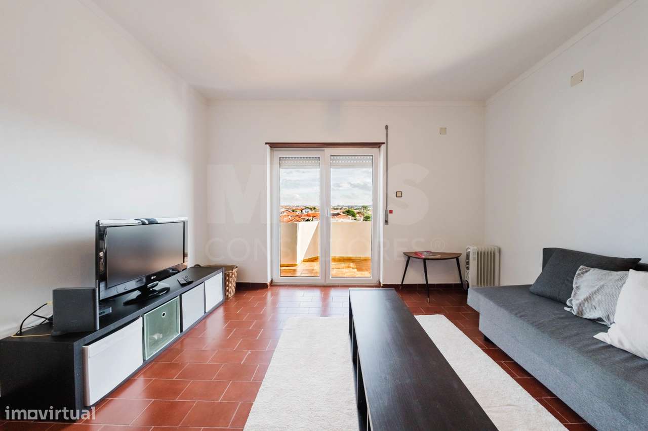 Apartamento T2 com Sótão e Varanda junto à Praia do Baleal-8