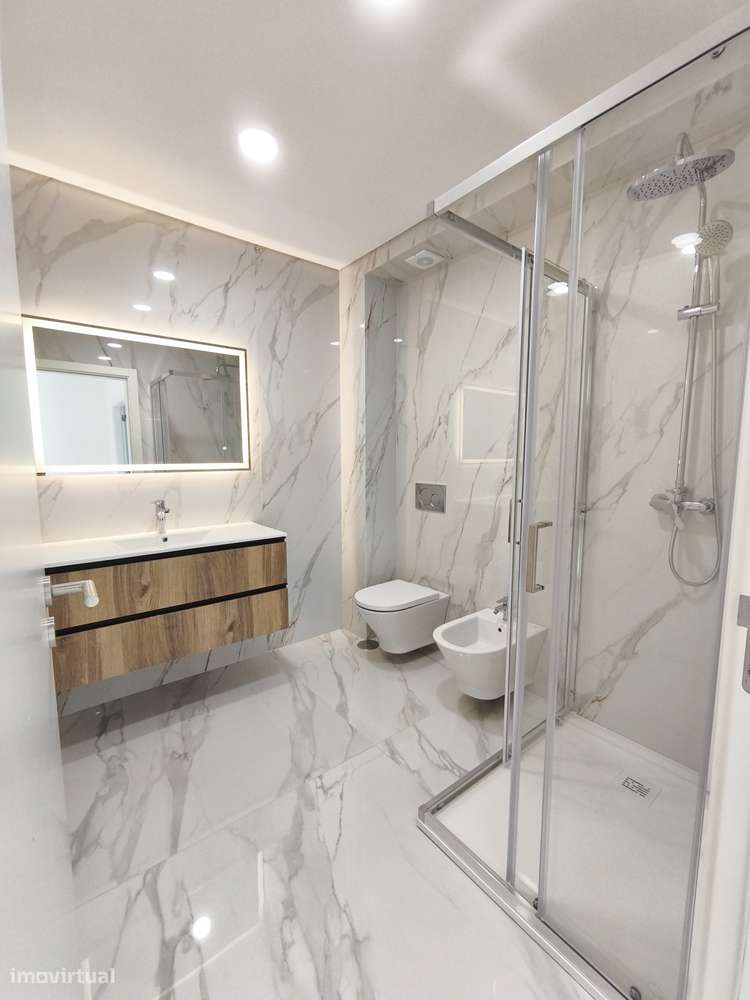 Apartamento T3 Novo c/ Garagem e um parque de Estacionamento-7