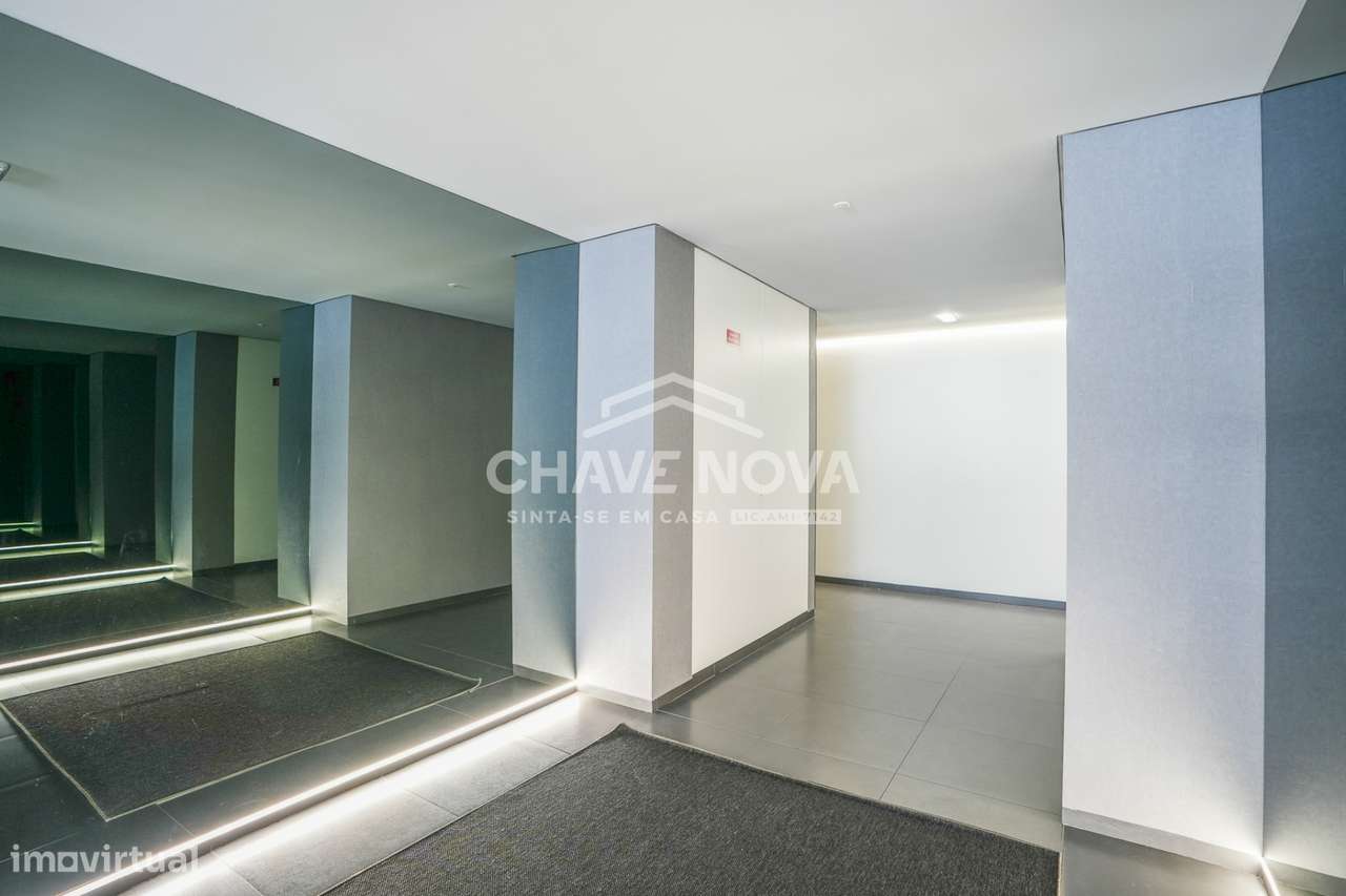 Apartamento T1 Como Novo c/ Lugar Garagem em Mafamude(El Corte Inglés)-12