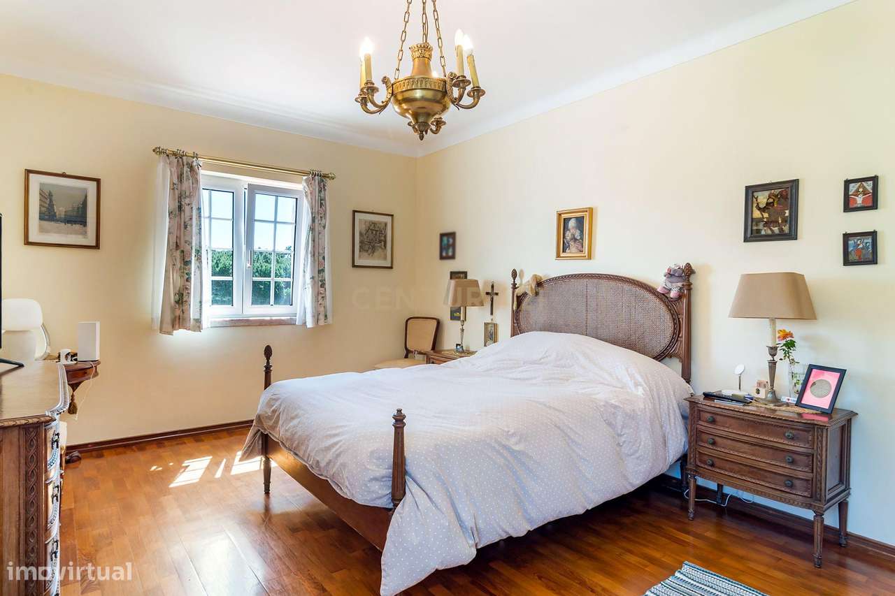 Quinta de 14000m2 com moradia T4 e piscina | Sintra-17