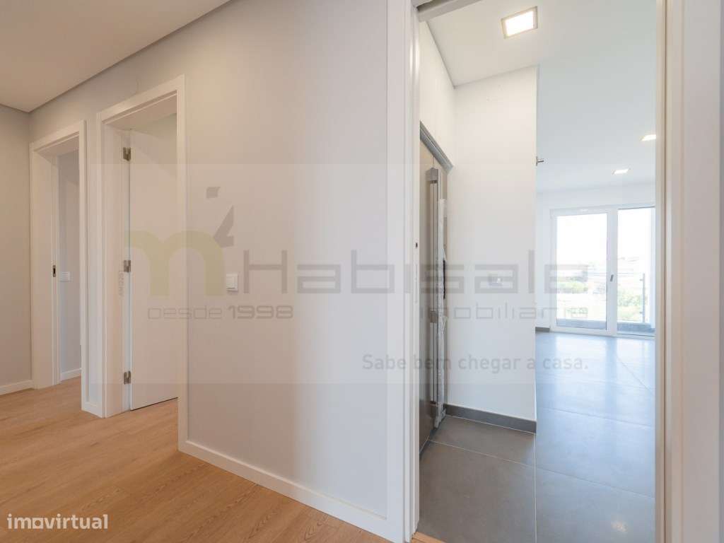 T3 Excelentes Acabamentos com Box Perto da Praia de Carcavelos-6