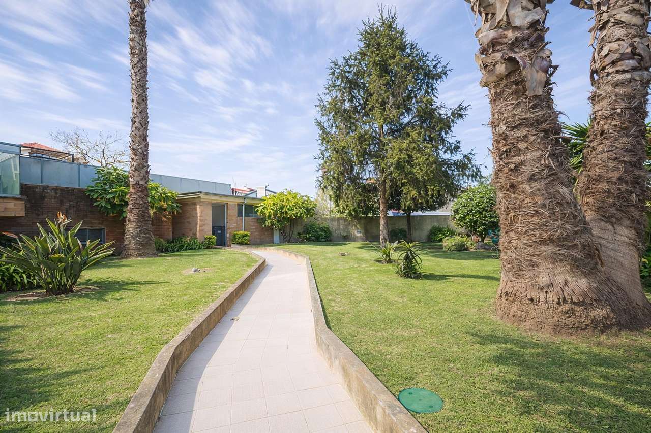 Apartamento T2 RENOVADO com Varanda e Garagem Box – Ermesinde-30