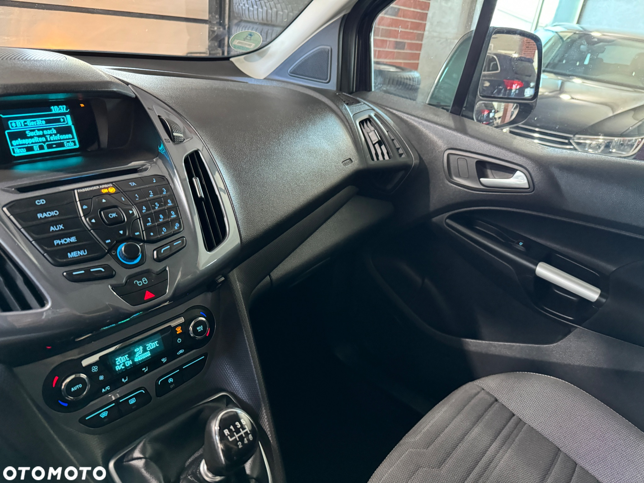 Ford Tourneo Connect 1.0 EcoBoost Start-Stop Titanium - 28
