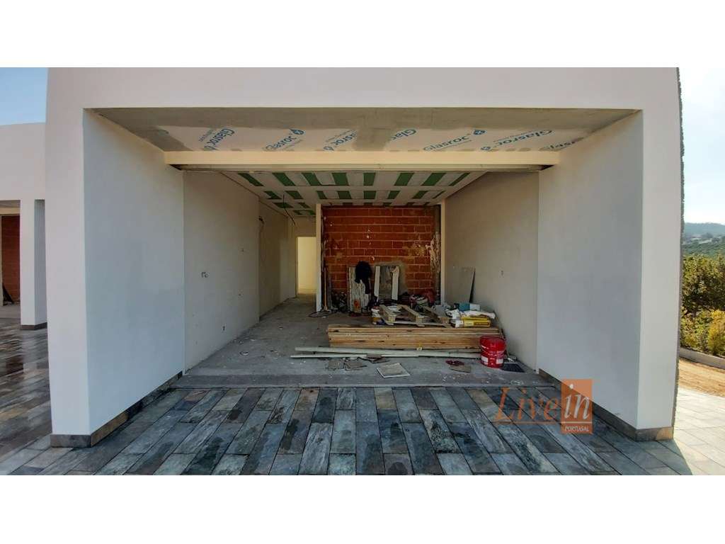 Quinta com Moradia T4 Isolada na Azueira em Mafra-25