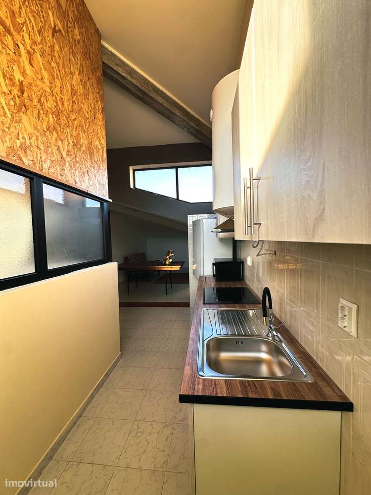 Excelente apartamento T2 ao nível do sótão-8