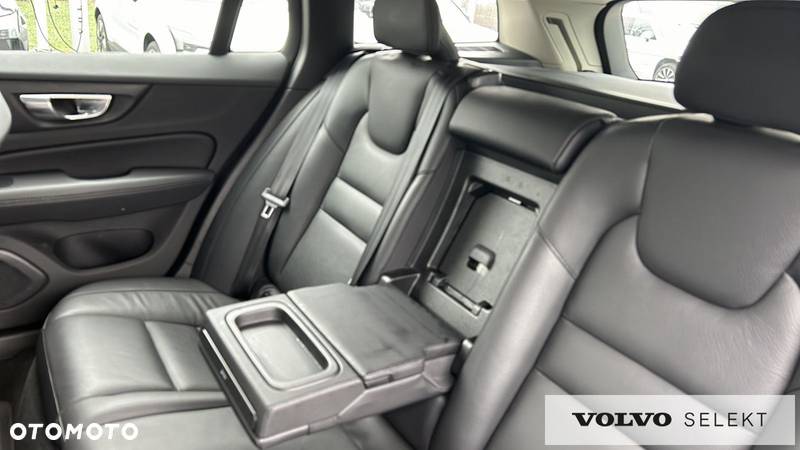 Volvo V60 Cross Country - 17