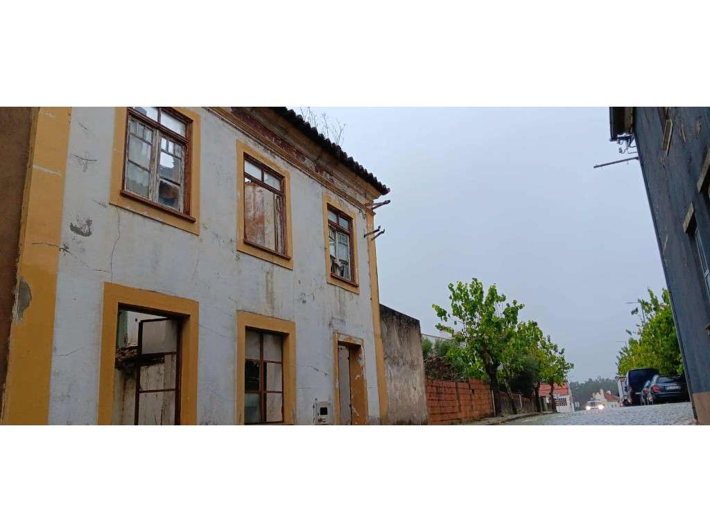 Moradia T4 para Recuperar | Centro de Mação | Excelente Oportunidad... - Grande imagem: 2/38