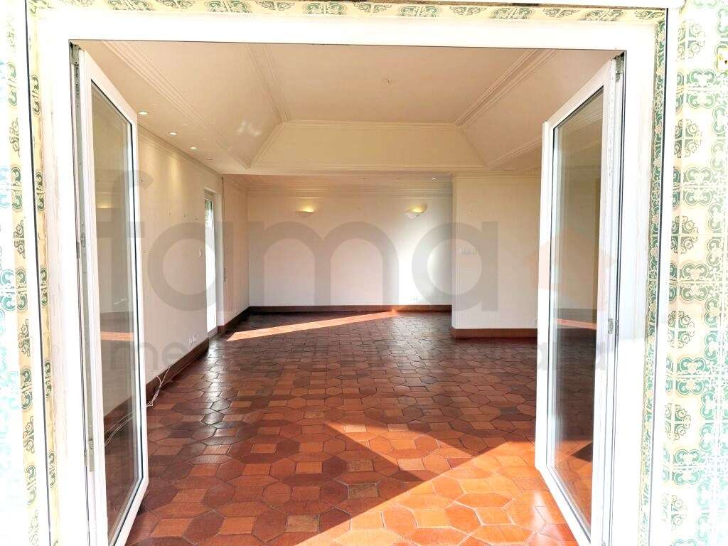 APARTAMENTO T4 EM OEIRAS-10