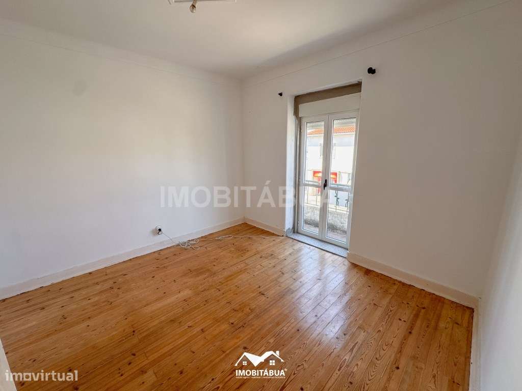 Espaço comercial com habitação T5 no centro da vila-33