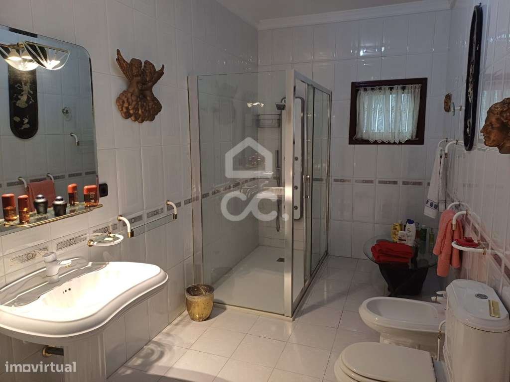 Moradia Bi-familiar T5+T2 em Palmeira, Santo Tirso-18