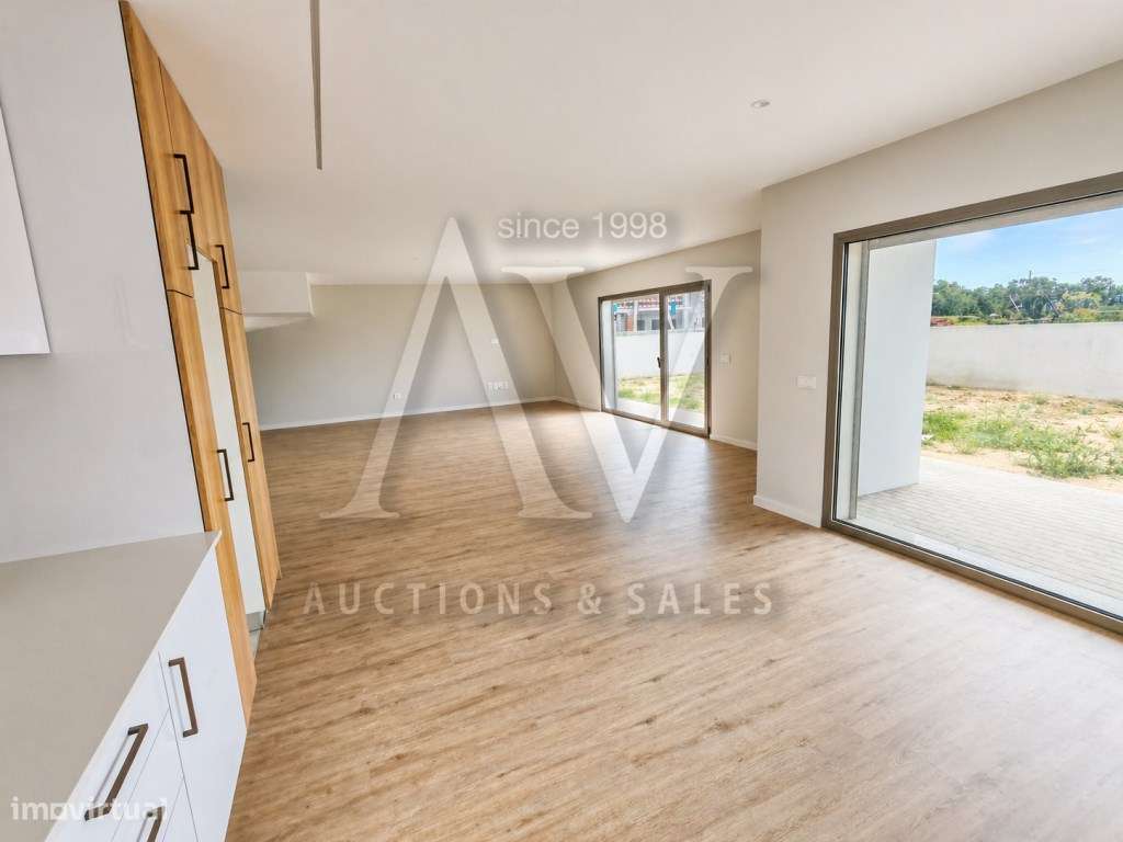 MORADIA V3+1 || Batalha || 294,50 m2 de construção-40