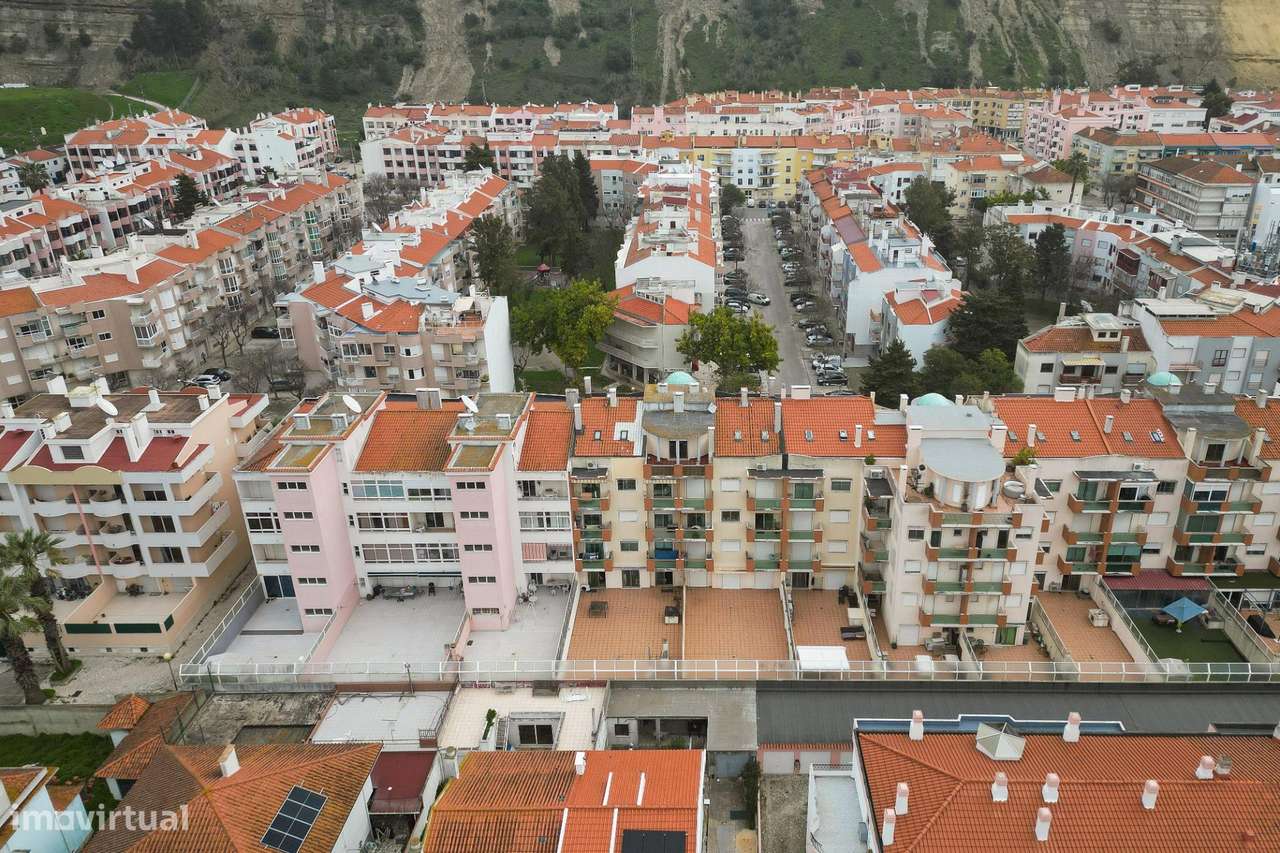 Apartamento T2 com Terraço Incrível || Costa da Caparica-0