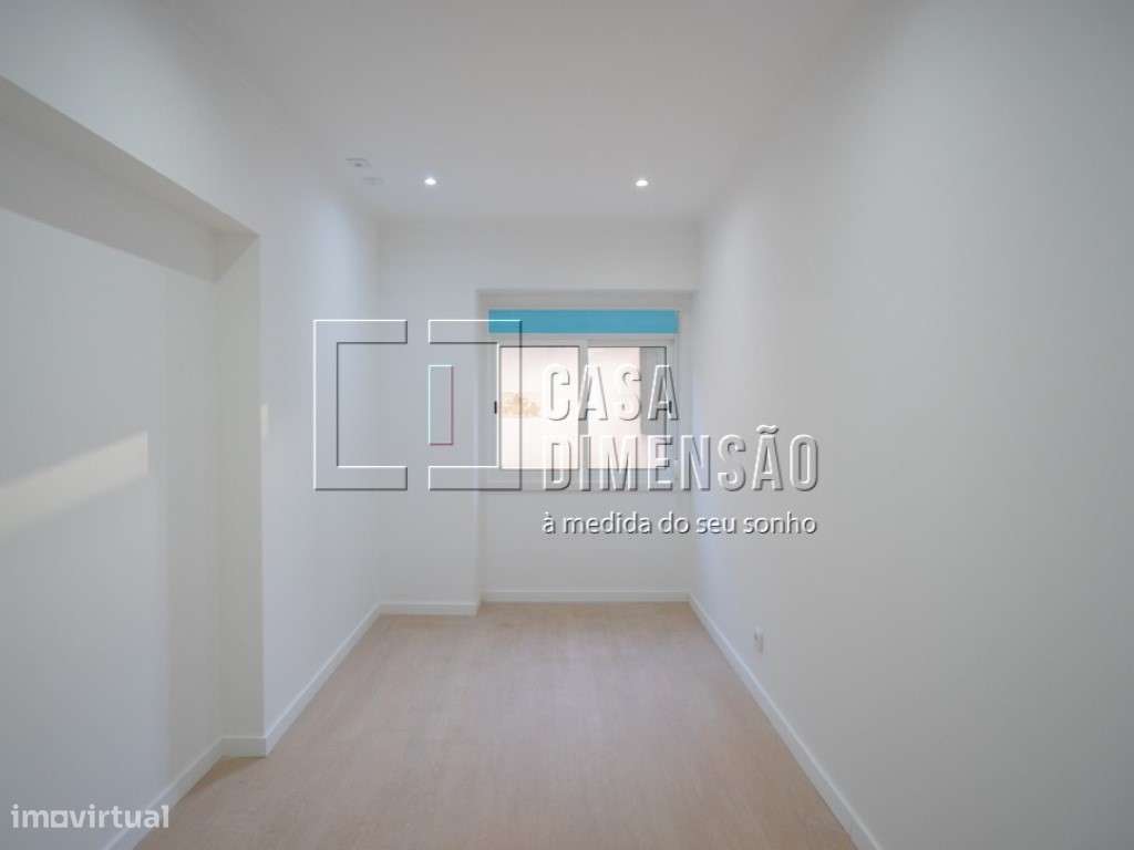 Apartamento T3 em fase de remodelação, na Amadora!!-16