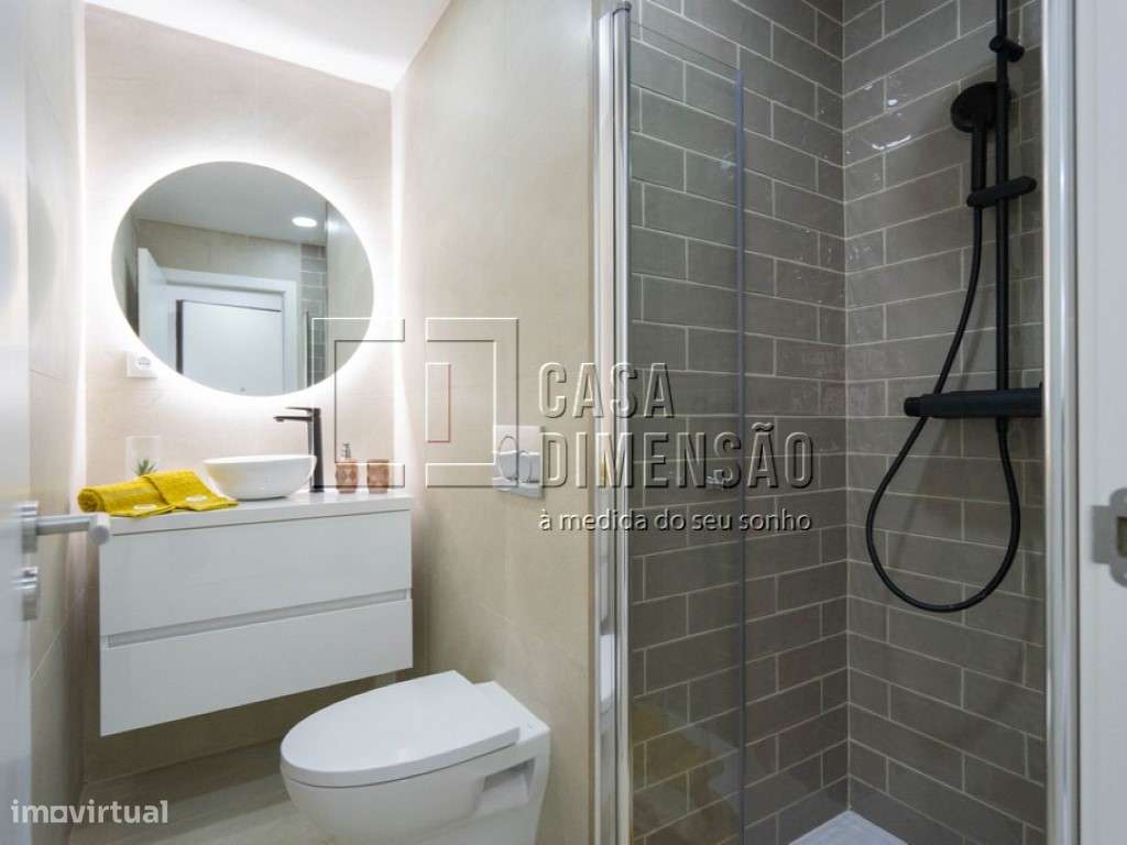 Apartamento de tipologia T3, com Varandas em Benfica!!-13