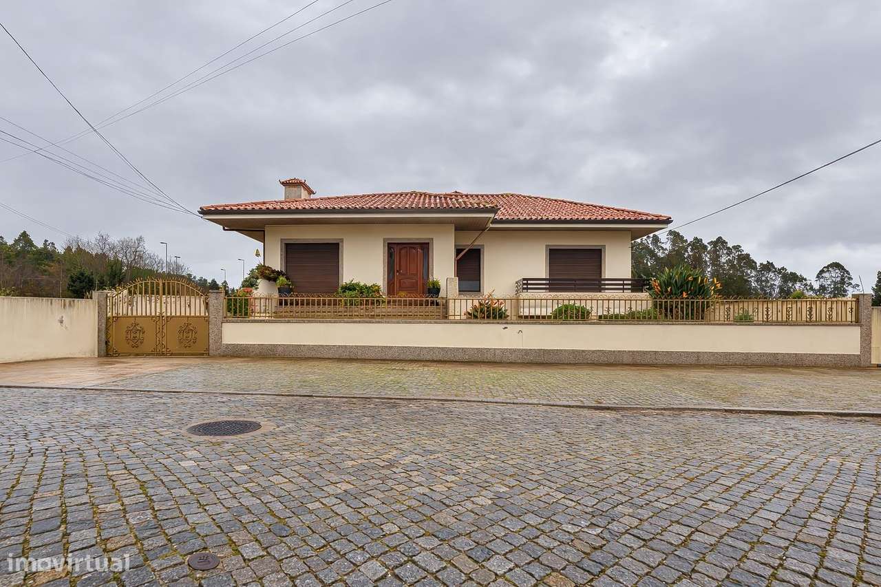 Moradia T4 exclusiva | Piscina| Zona Agrícola | Junto à Praia-53