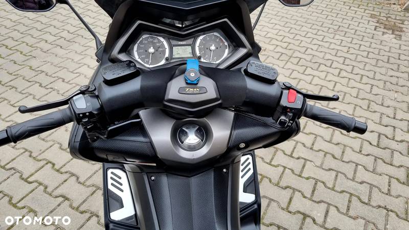 Yamaha Tmax - 15