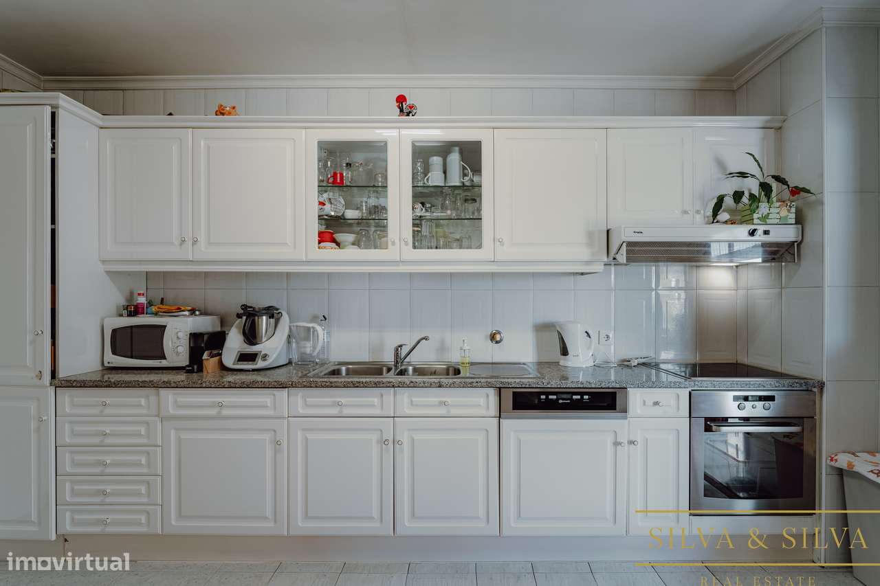 Apartamento T2+1 com garagem  no centro de Canelas-14