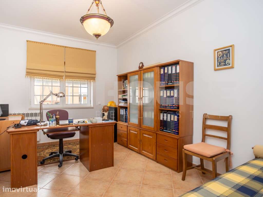 Moradia T4 com 280 m2, inserida em terreno com 2500 m2 em Palmela-22