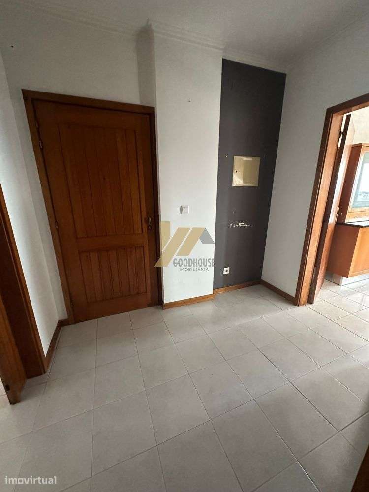 Apartamento T2 com elevador-6