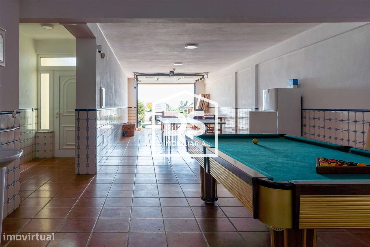 Exclusiva Propriedade Frente Mar com Piscina e Vista Panorâmica | Pare-34