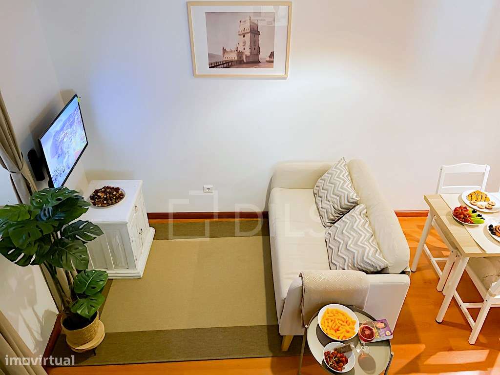 Apartamento T3 duplex, renovado, com vista para a Igreja da Memória... - Grande imagem: 4/29