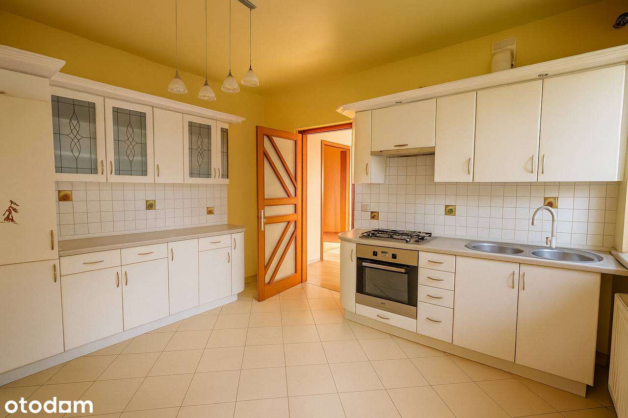 Połowa domu z dwoma niezależnymi kondygnacjami, garażem i działką-8