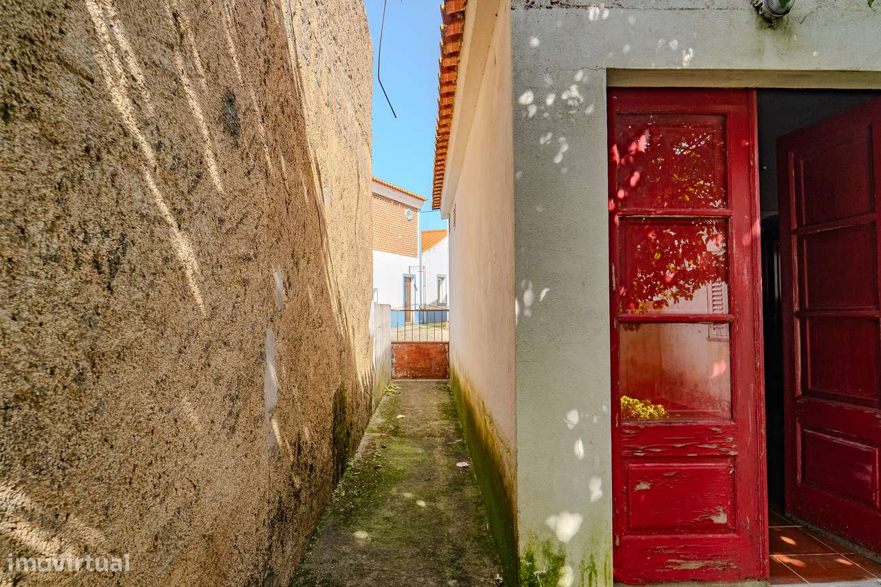 CASA COM QUINTAL | PARA VENDA | FALCOEIRAS-28