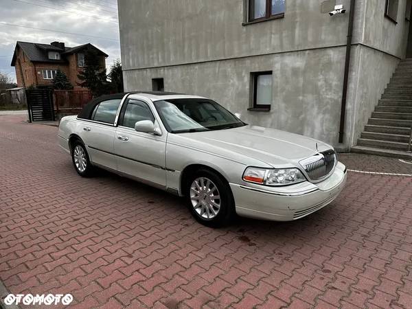 Lincoln Town Car - 12