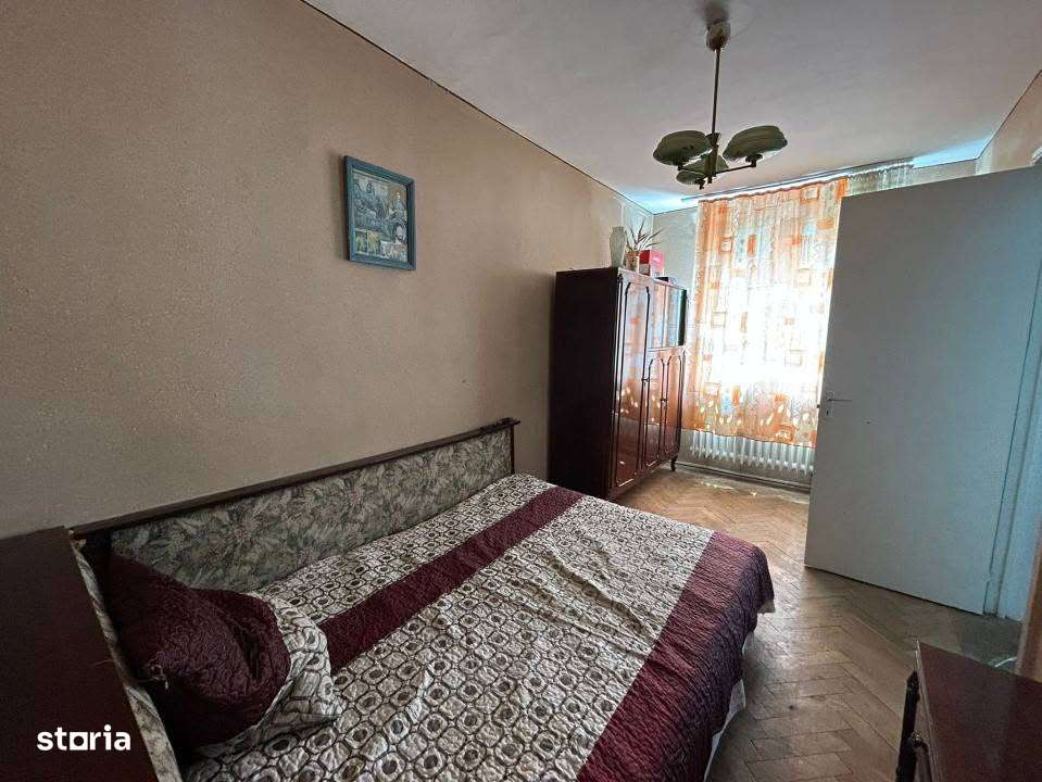 Apartament  2 camere în Craiovița Nouă, 4/4 cu acoperiș - Imagine principală: 3/6