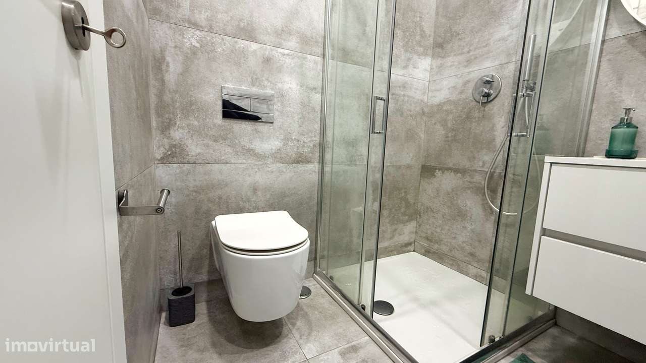 Apartamento T2 Totalmente Remodelado com Suite e Varanda-8