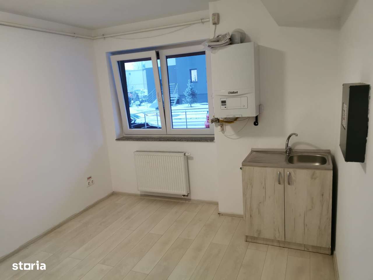 Spatiu comercial de vanzare zona Tractorul bloc nou-8