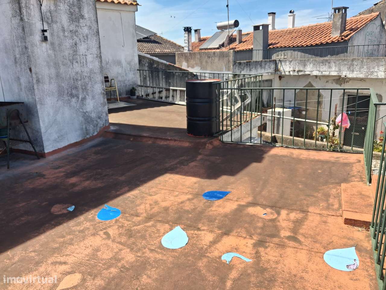 Moradia T2 com terraço e cave em Torres Novas-16