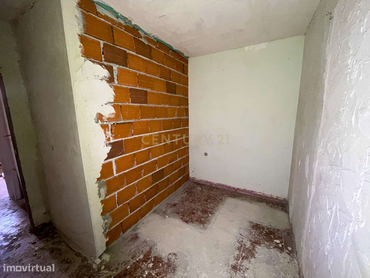 Casa para restauro em Duas Igrejas / Paredes-11