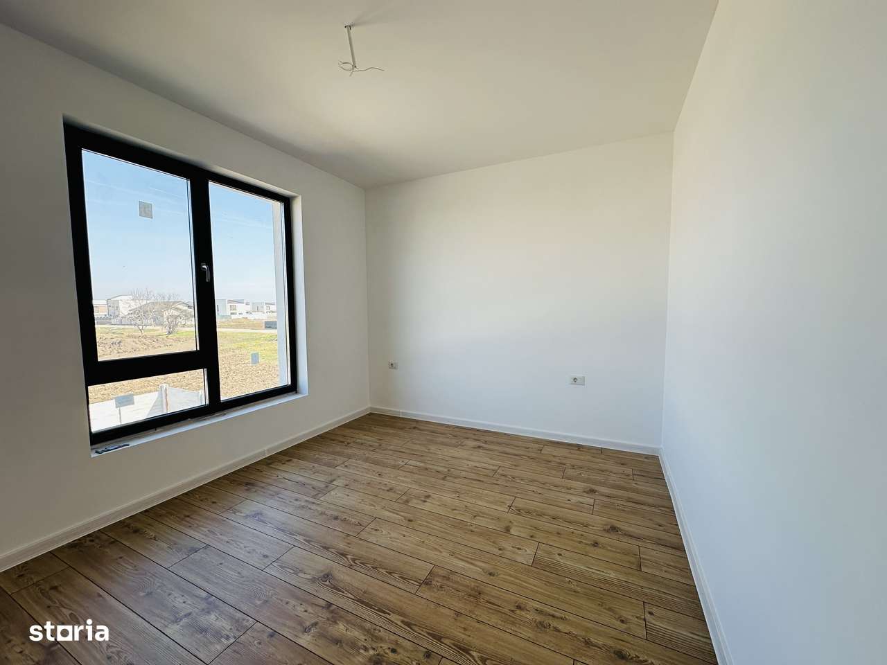 Casă Modernă de vânzare - 5 camere / 330 mp – Com. Berceni | 179.000 €-13